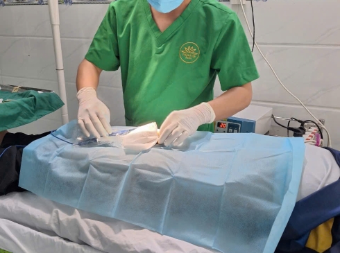 Hẹp bao quy đầu: Dấu hiệu nhận biết, biến chứng và khi nào nên cắt
